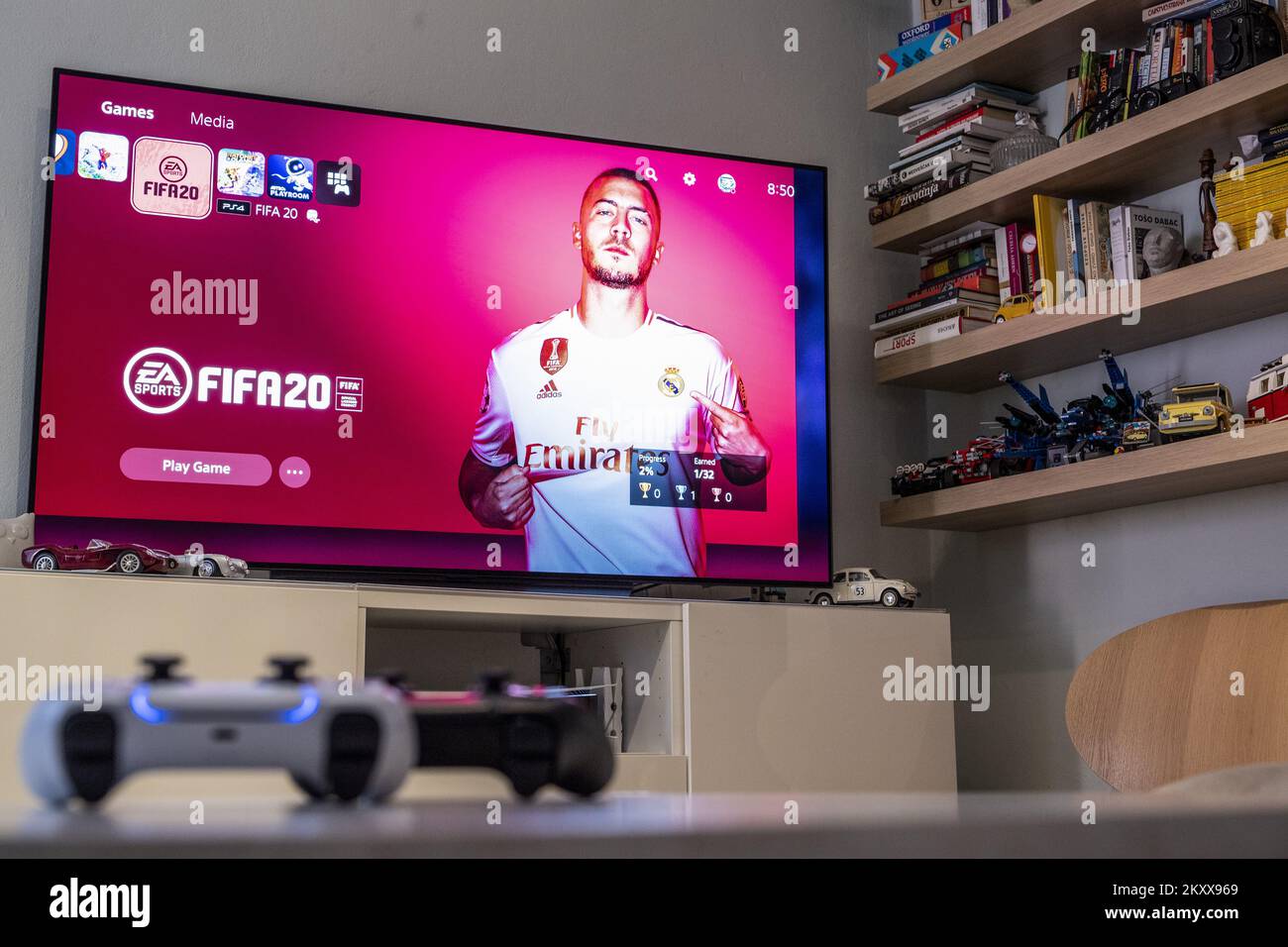 La console PlayStation 5 è stata raffigurata a Zagabria, Croazia, il 19 gennaio 2022. La PS5 è stata quasi impossibile da trovare dal suo lancio nel novembre 2020, e Sony in Giappone ha detto ai suoi partner che la vecchia generazione continuerà a essere prodotta. Ieri, Sony ha registrato il calo più grande del valore delle azioni in 14 anni dopo che Microsoft ha annunciato l'acquisto di Activision Blizzard. Foto: Igor soban/PIXSELL Foto Stock