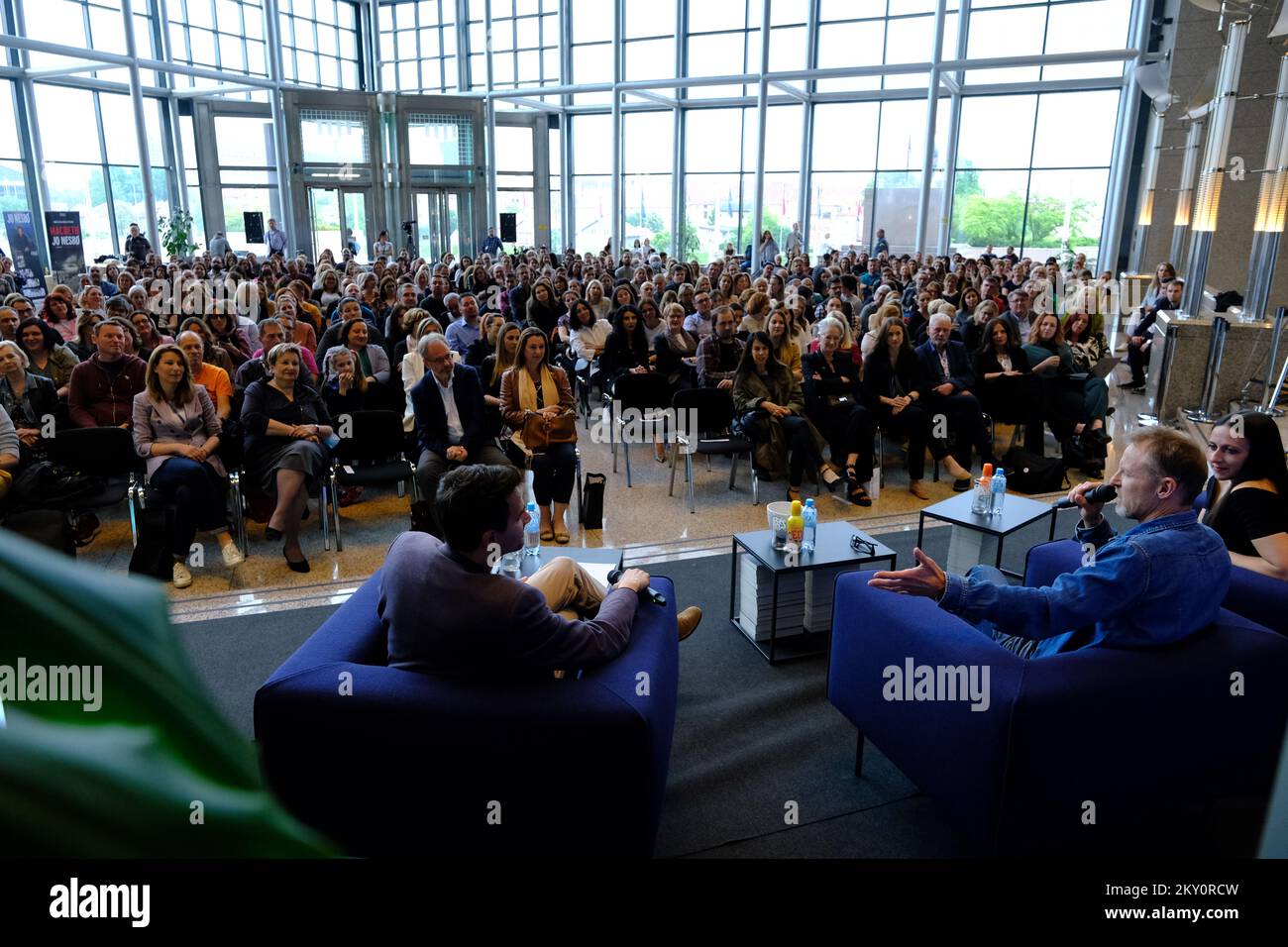 Lo scrittore norvegese Jo Nesbo è visto durante la presentazione dei suoi libri più recentemente pubblicati, The Jealousy Man and Other Stories and Rat Island e Other alla Biblioteca Nazionale e Universitaria di Zagabria, Croazia, il 7 maggio 2022. Foto: Bruno Fantulin/PIXSELL Foto Stock