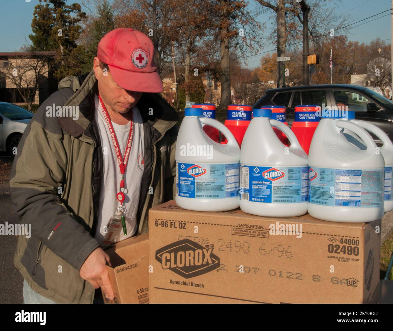 La Croce Rossa fornisce assistenza ai sopravvissuti all'uragano Sandy. New Jersey Hurricane Sandy. Fotografie relative a disastri e programmi, attività e funzionari di gestione delle emergenze Foto Stock