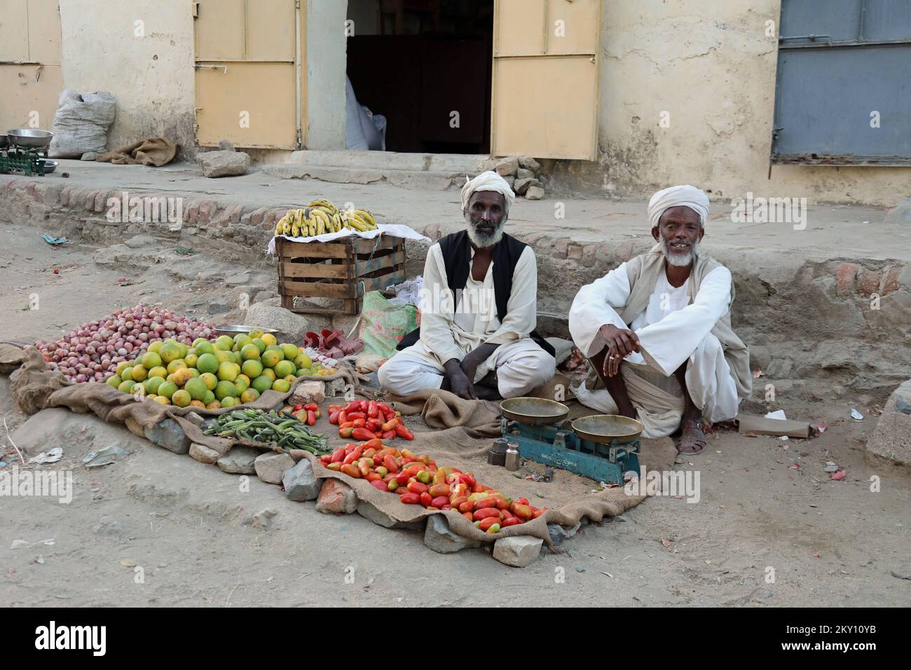 Venditori ambulanti nelle Highlands Eritrea Foto Stock