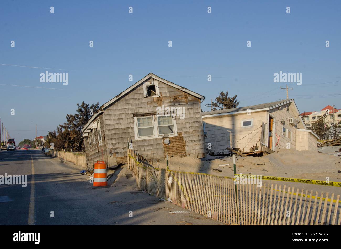 Brick, N.J., 26 novembre 2012 queste case furono spazzate via dalla loro fondazione dall'impennata dell'uragano Sandy. La FEMA collabora con funzionari statali e locali per assistere i residenti colpiti dall'uragano Sandy. New Jersey Hurricane Sandy. Fotografie relative a disastri e programmi, attività e funzionari di gestione delle emergenze Foto Stock