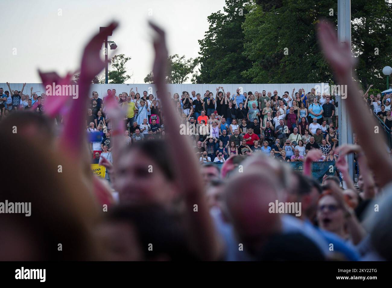 La band rock scozzese Simple Minds si esibisce durante un concerto al SRC salata, a Zagabria, Craotia, il 30 giugno 2022. Foto: Josip Regovic/PIXSELL Foto Stock