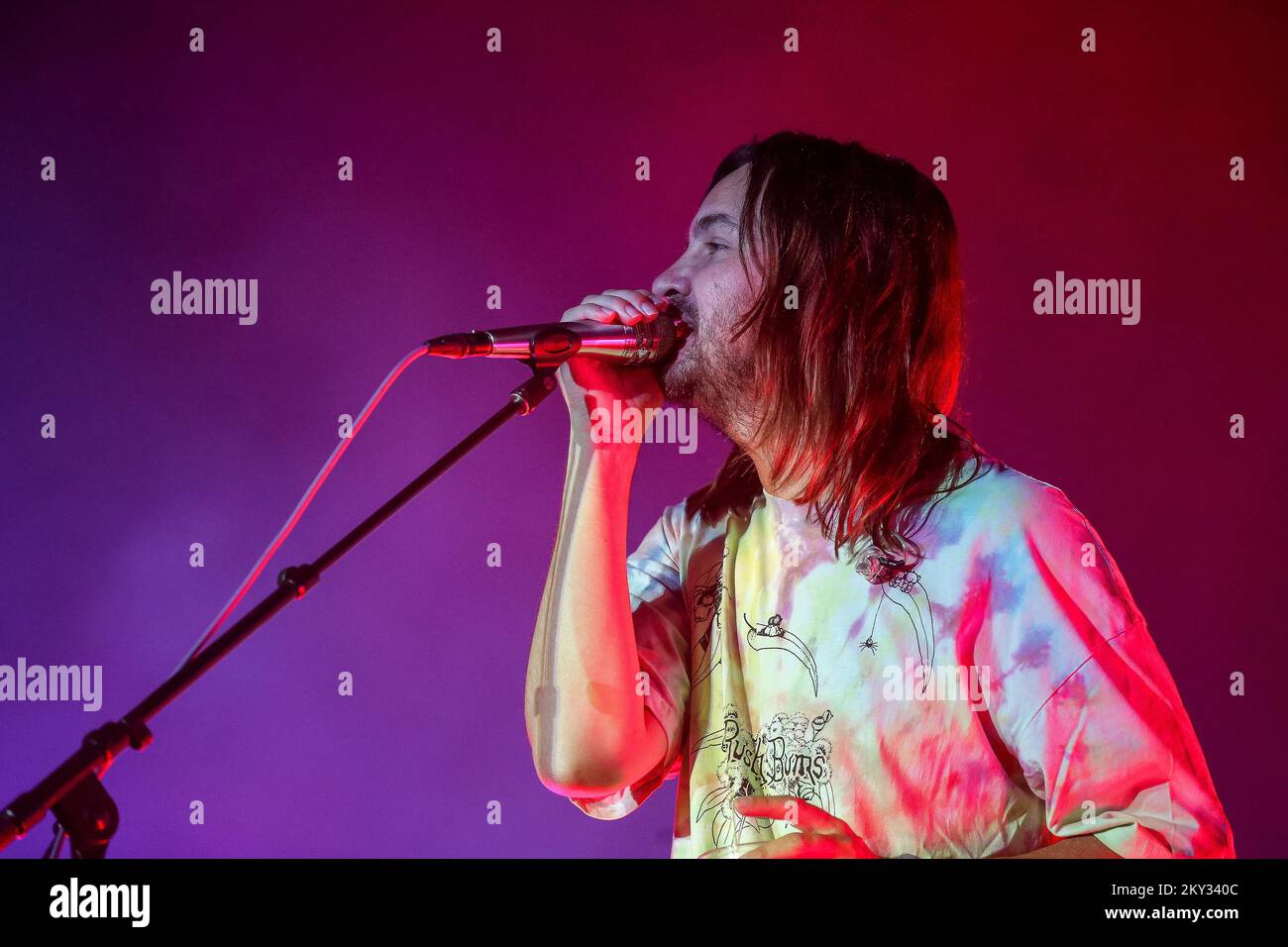 Kevin Parker di Tame Impala si esibisce durante un concerto nell'anfiteatro romano (Arena di Pola), a Pola, in Croazia, il 17 agosto 2022. Foto: Srecko Niketic/PIXSELL Foto Stock