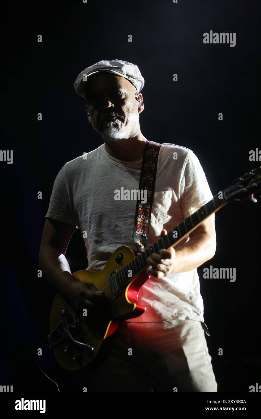 Joey Santiago di Pixies si esibisce durante un concerto a Zagabria, in Croazia, il 27 agosto 2022. Foto: Zeljko Hladika/PIXSELL Foto Stock