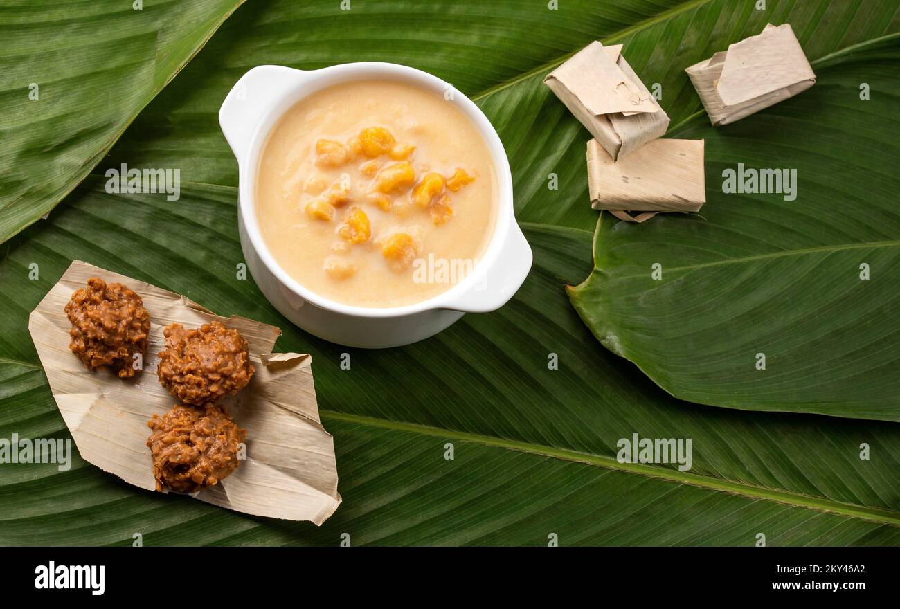 Cibo tipico colombiano - Mazamorra di mais Paisa con pasta di guava dolce  Foto stock - Alamy