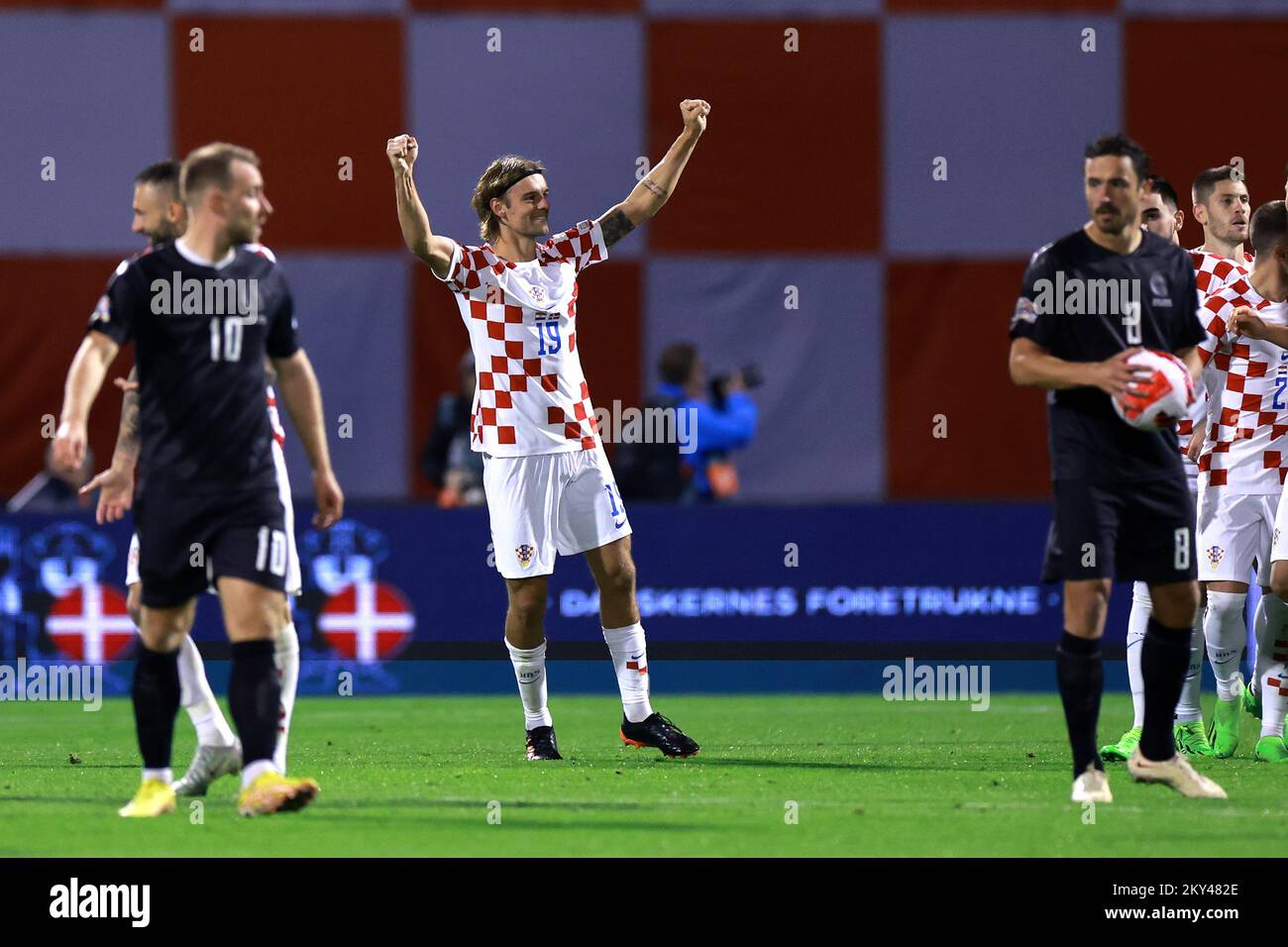 ZAGABRIA, CROAZIA - 22 SETTEMBRE: Borna Sosa di Croazia festeggia, dopo aver segnato il primo gol della sua squadra durante la UEFA Nations League, Una partita di Gruppo 1 tra Croazia e Danimarca allo Stadion Maksimir il 22 settembre 2022 a Zagabria, Croazia. Foto: Goran Stanzl/PIXSELL Foto Stock