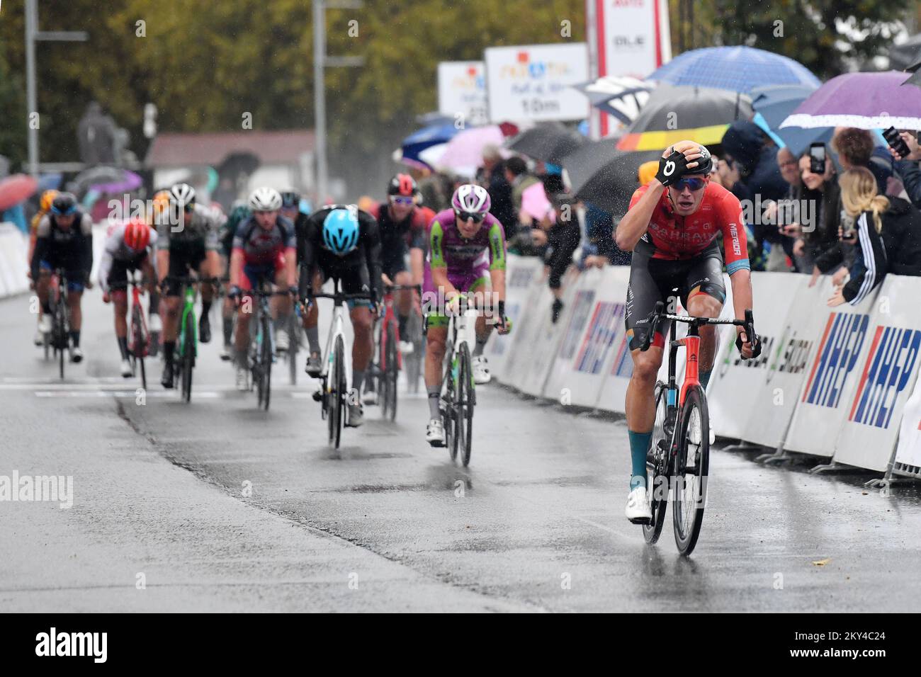 Jonathan Milan è il vincitore della prima tappa Osijek-Ludbreg nella lunghezza di 223 chilometri della gara ciclistica Cro Race a Ludbreg, Croazia, il 27 settembre 2022. Foto: Vjeran Zganec Rogulja/PIXSELL Foto Stock