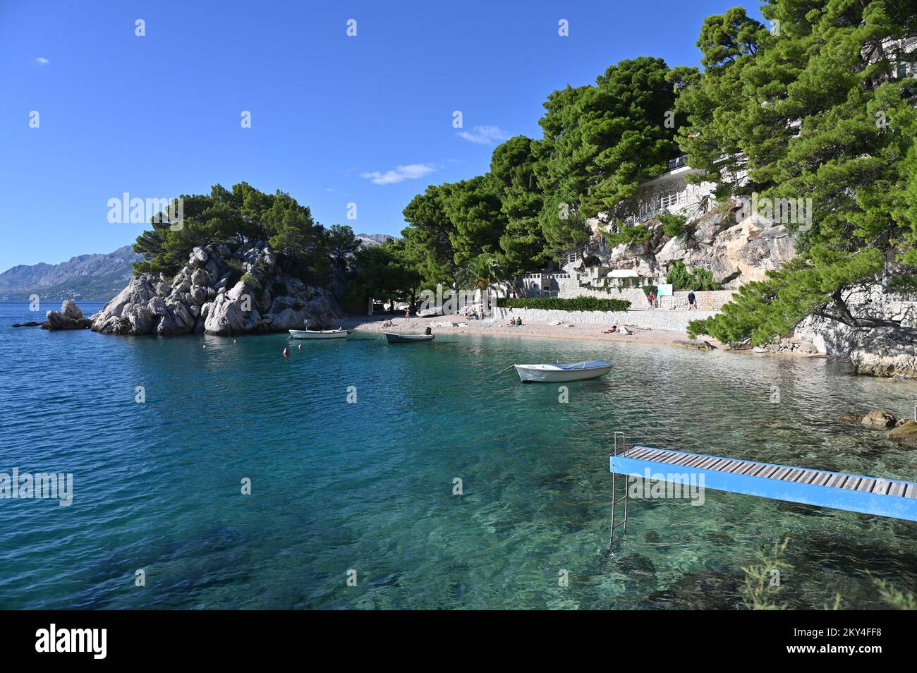 Foto scattata il 3 ottobre 2022 mostra spiaggia Podrace a Brela, Croazia. La spiaggia di Podrace è una delle spiagge più fotografate della Croazia. Foto: Matko Begovic/HaloPix/PIXSELL Foto Stock