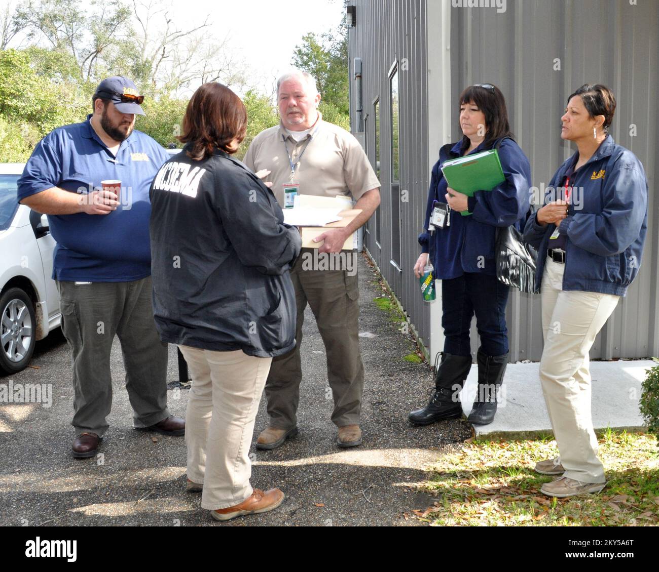 I team FEMA e state cercano i dettagli dei danni nelle contee non dichiarate. Mississippi gravi tempeste, tornado, e alluvioni. Fotografie relative a disastri e programmi, attività e funzionari di gestione delle emergenze Foto Stock