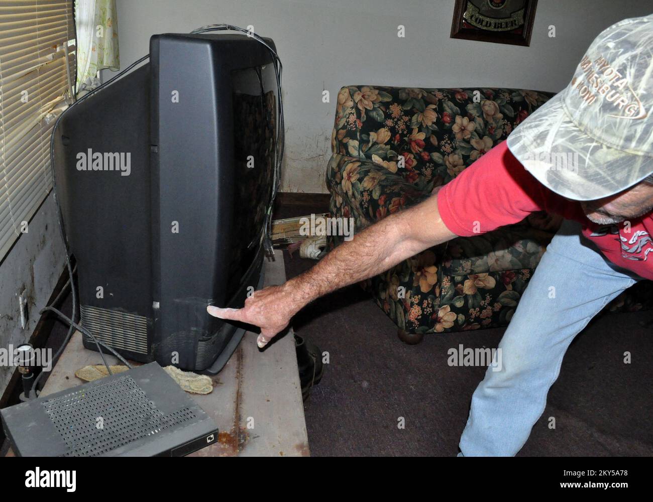 I team FEMA e state cercano i dettagli nelle contee non dichiarate. Mississippi gravi tempeste, tornado, e alluvioni. Fotografie relative a disastri e programmi, attività e funzionari di gestione delle emergenze Foto Stock