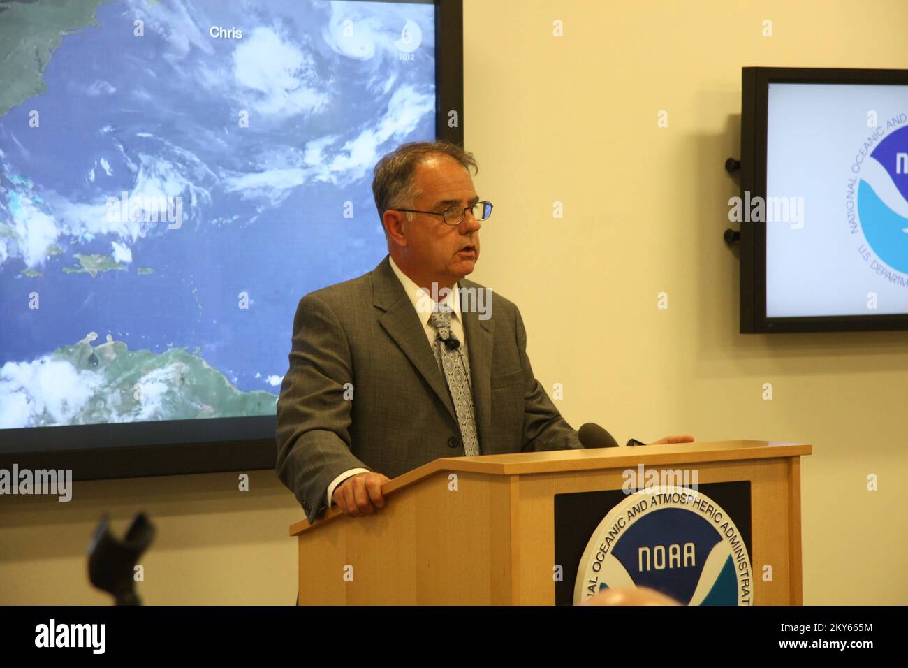 Silver Spring, Md., 23 maggio 2013 Joseph L. Nimmich, Amministratore associato FEMA per l'Ufficio di Risposta e recupero, parlando al 2013 Atlantic Hurricane Rollout.. Fotografie relative a disastri e programmi, attività e funzionari di gestione delle emergenze Foto Stock