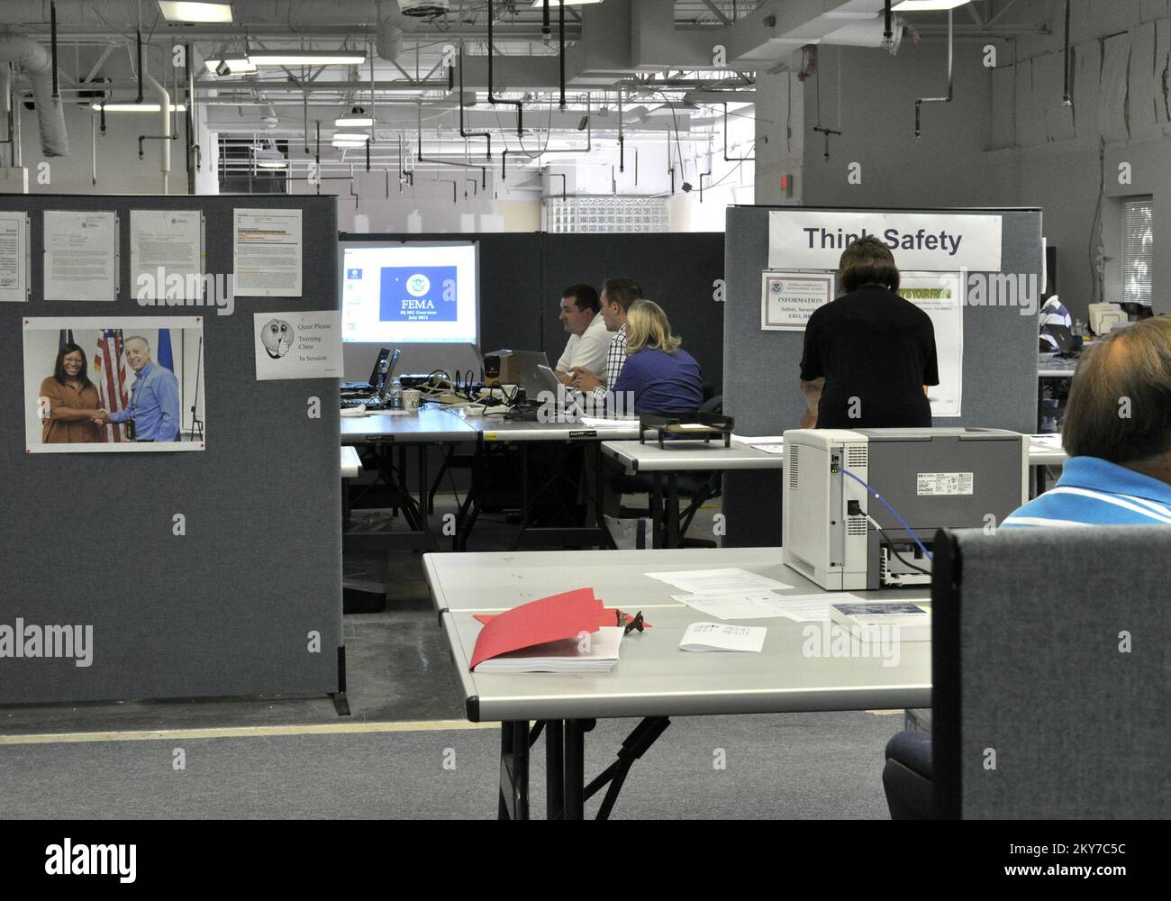La FEMA svolge la formazione per il personale di emergenza statale sul Data Trackin. Fotografie relative a disastri e programmi, attività e funzionari di gestione delle emergenze Foto Stock