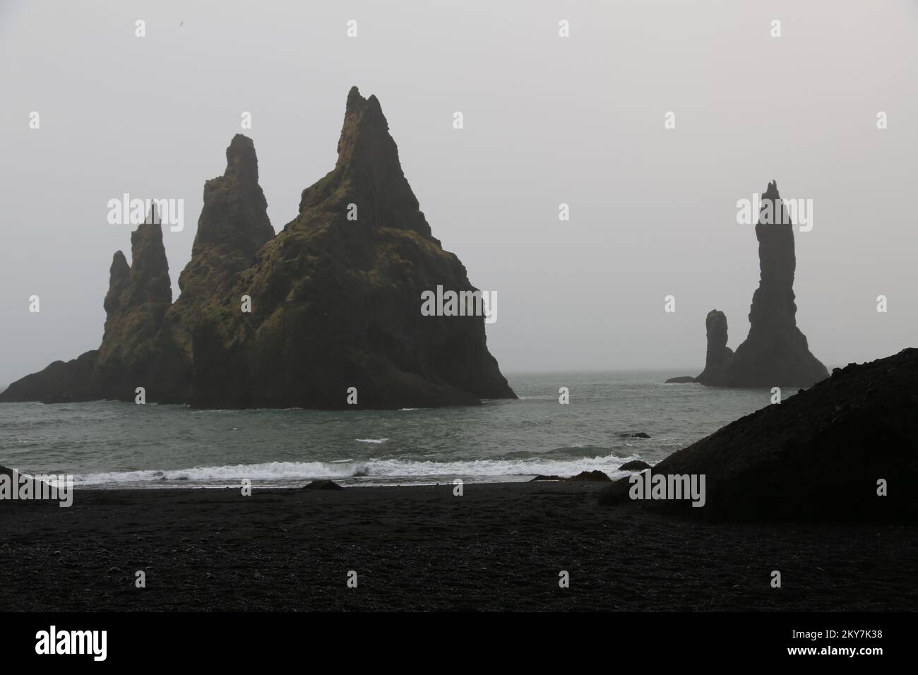 Colonne basaltiche a Reynisfjara Black Sand Beach Foto Stock