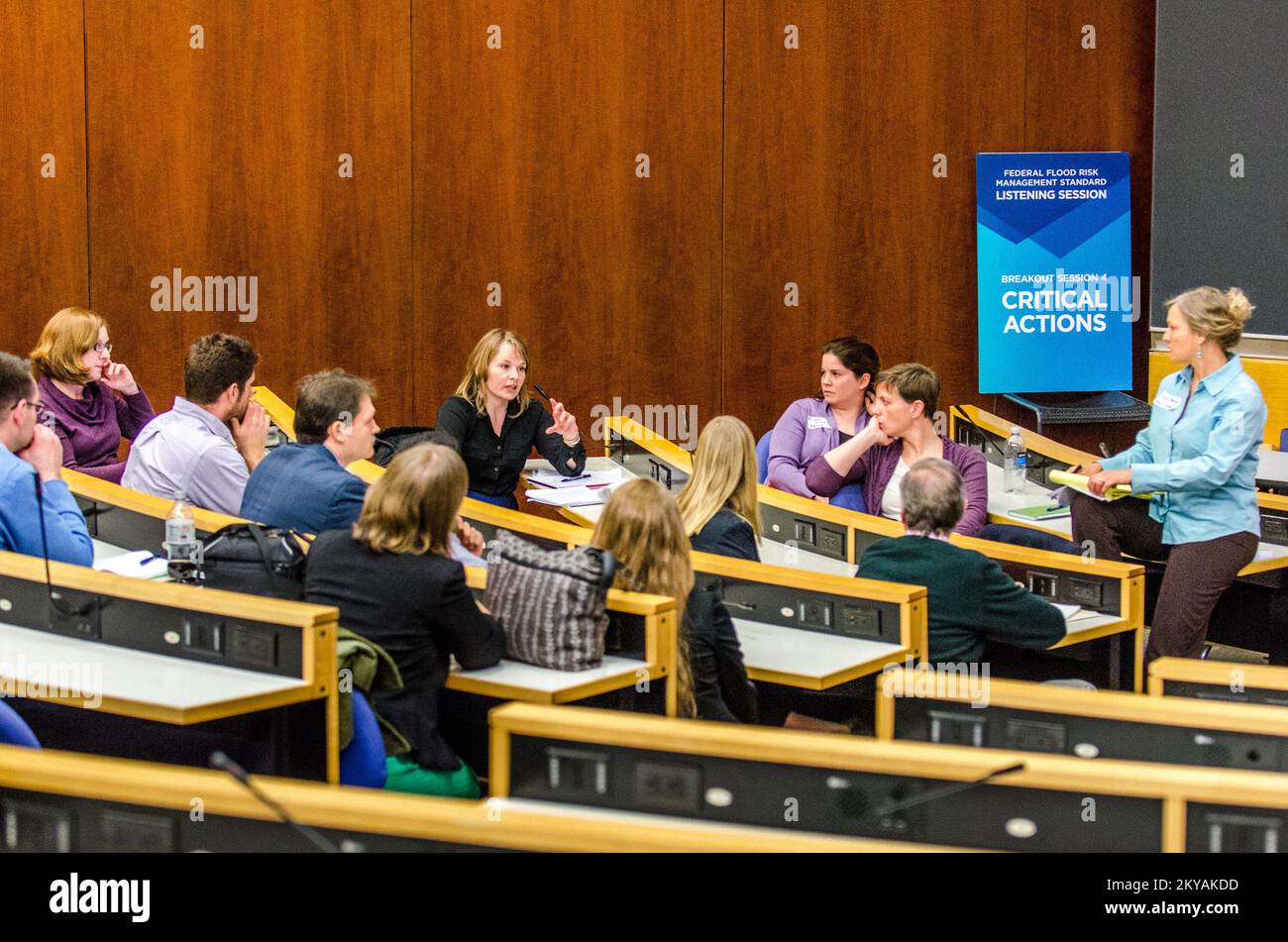 New York, N.Y., Mar. 27, 2015-FEMA e i partner federali hanno aiutato una sessione di ascolto per l'implementazione dello standard di gestione del rischio di alluvione federale presso la Columbia Law School. La sessione ha offerto l'opportunità di ascoltare, porre domande e fornire un feedback su come le agenzie federali implementano lo Standard. K.C. Wilsey FEMA. L'uragano Sandy di New York. Fotografie relative a disastri e programmi, attività e funzionari di gestione delle emergenze Foto Stock