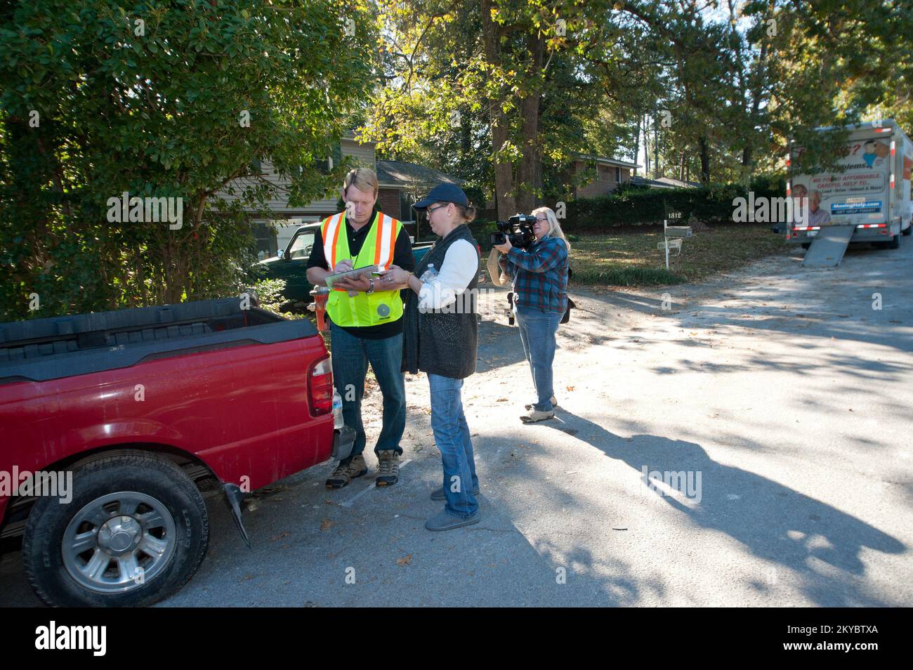 Ispezione dell'alloggiamento FEMA. South Carolina gravi tempeste e inondazioni. Fotografie relative a disastri e programmi, attività e funzionari di gestione delle emergenze Foto Stock Ispezione dell'alloggiamento FEMA. South Carolina gravi tempeste e inondazioni. Fotografie relative a disastri e programmi, attività e funzionari di gestione delle emergenze Foto Stock