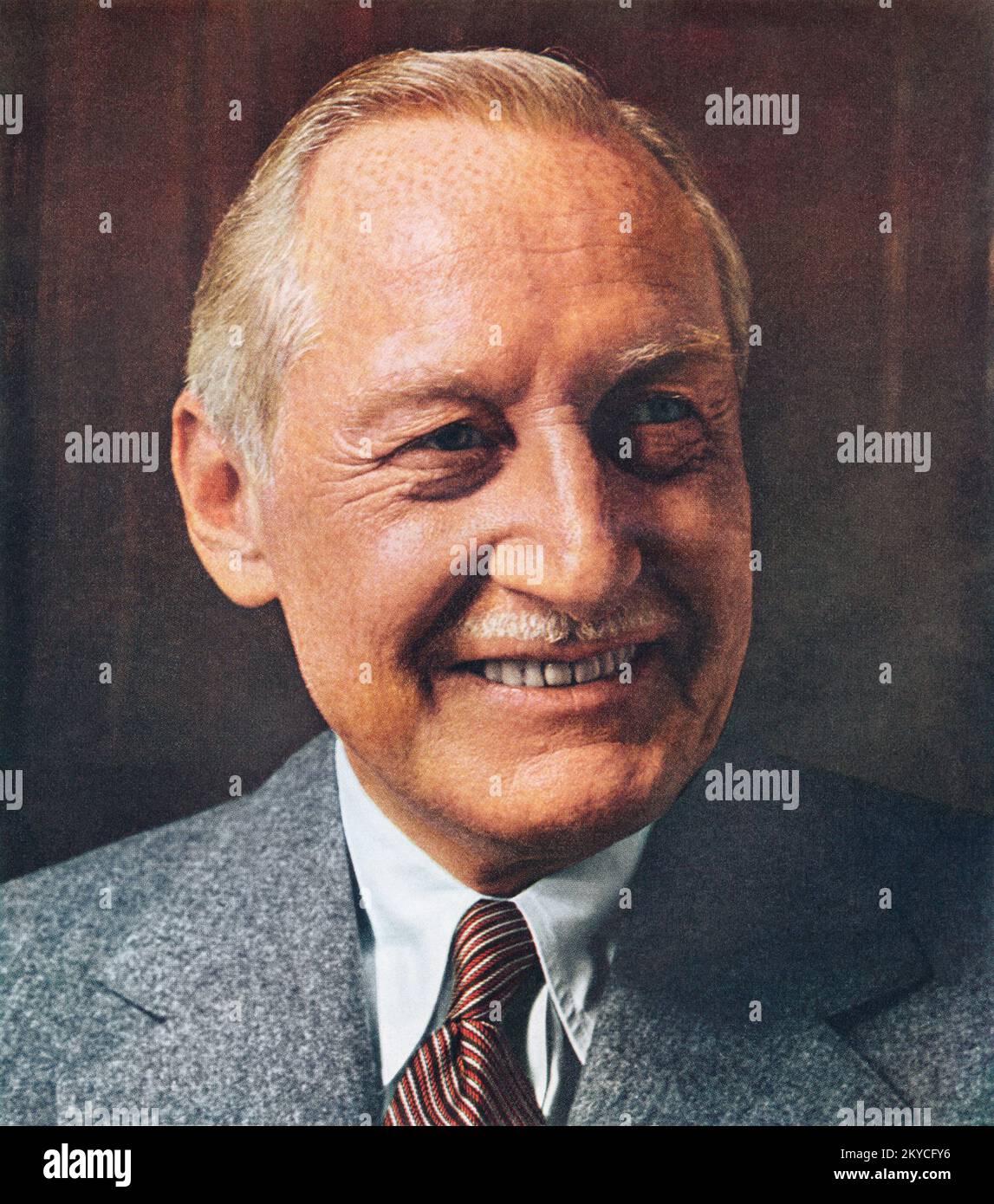 Harlow H. Curtice nel 1949, quando è stato vice presidente esecutivo della General Motors. Divenne presidente di GM nel 1953. Time magazine Man of the Year nel 1955. Foto Stock