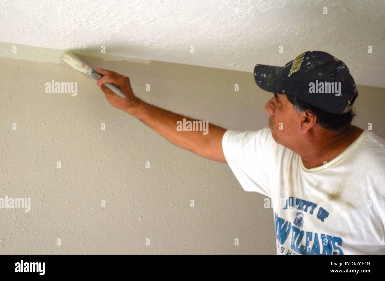 Molti residenti stanno mettendo i ritocchi finali sulle riparazioni alle loro case dalla tempesta di aprile 2016. Texas gravi tempeste e inondazioni. Fotografie relative a disastri e programmi, attività e funzionari di gestione delle emergenze Foto Stock