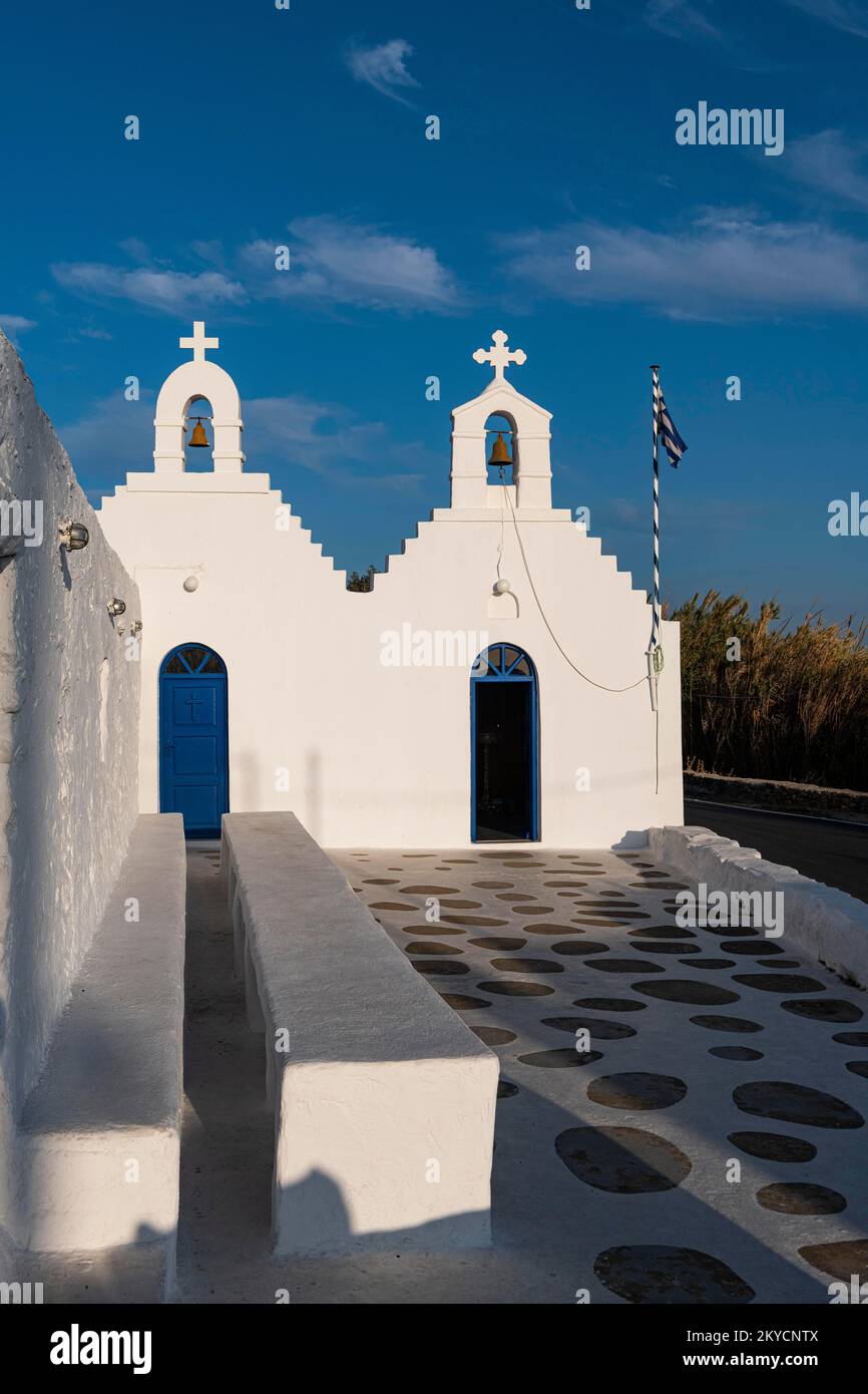 Piccola chiesa bianca, Mykonos, Grecia Foto Stock