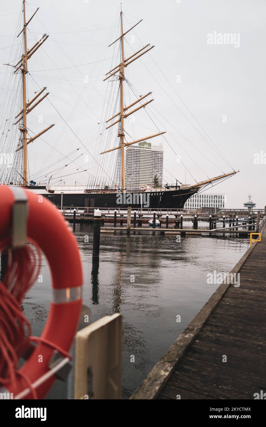 Nel porto di Lubecca Travemuende si trova la storica nave a vela Passat Foto Stock