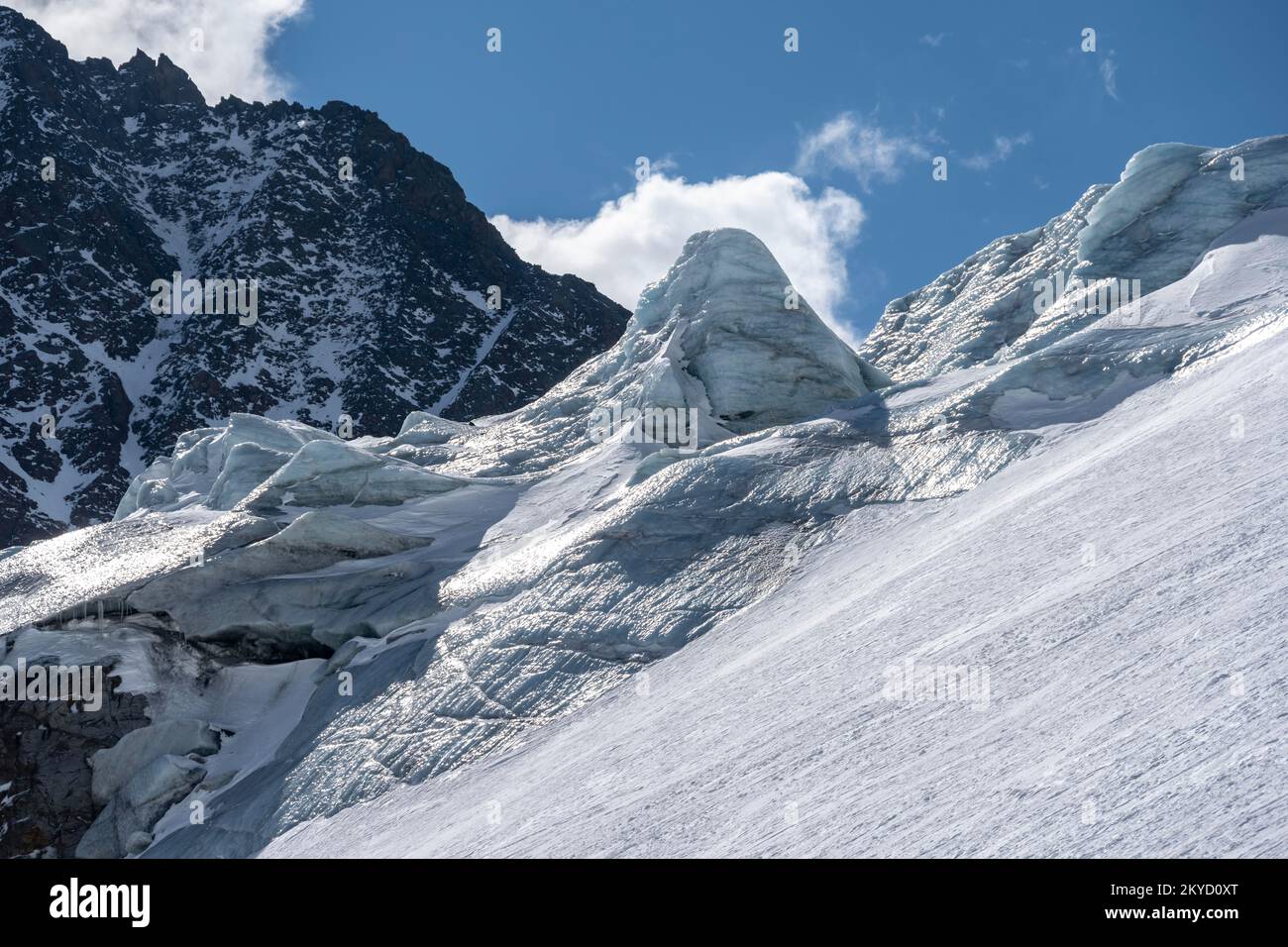 Alpeiner ferner, ghiaccio sul ghiacciaio in inverno, Valle di Neustift im Stubai, Tirolo, Austria Foto Stock