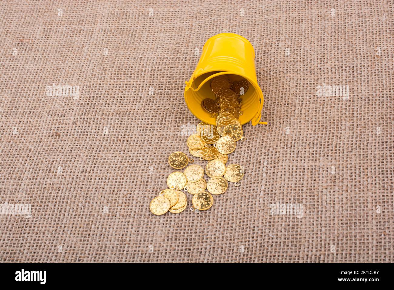 Benna e abbondanza di false monete d oro su tela Foto Stock
