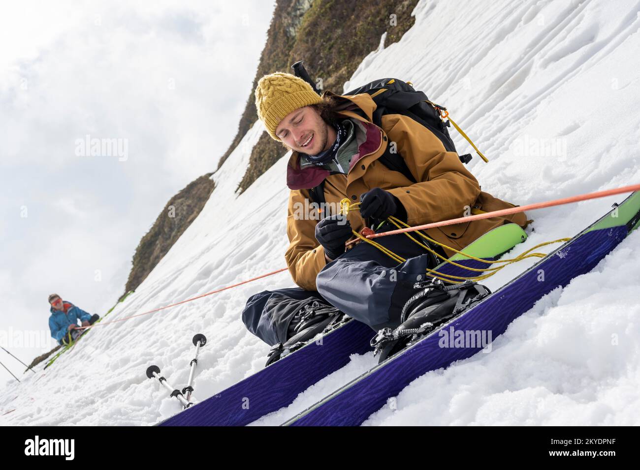 Esercizio di salvataggio in crevasse per gli ski-tour, gestione del rischio in inverno in montagna, Valle Neustift im Stubai, Tirolo, Austria Foto Stock