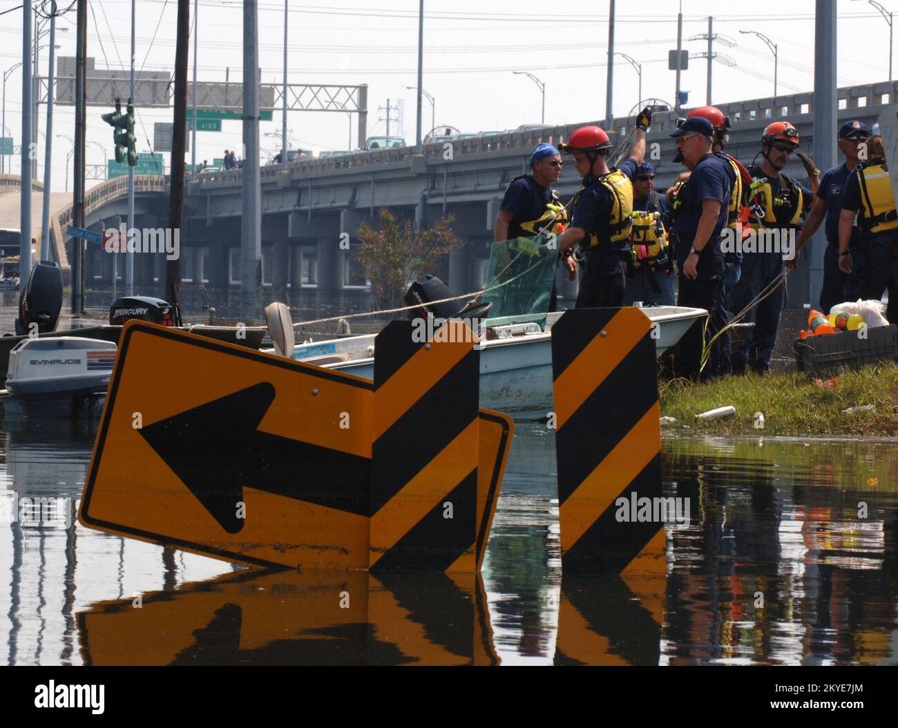 Uragano Katrina, New Orleans, LA, 3 settembre 2005 -- FEMA Urban Search and Rescue task Forces continuano le operazioni di ricerca nelle aree colpite dall'uragano Katrina. Jocelyn Augustino/FEMA Foto Stock