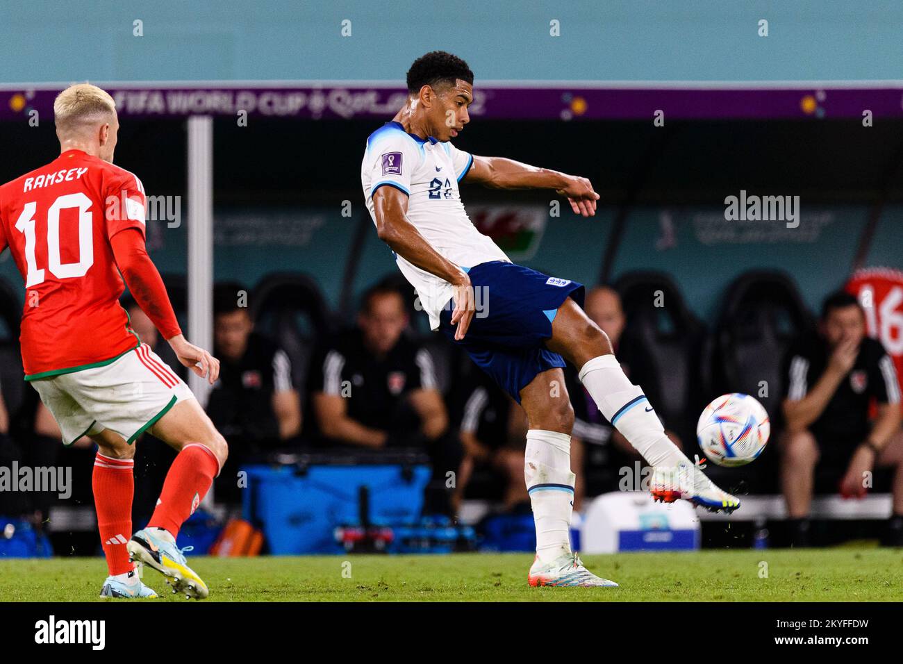 Doha, Qatar. 29th Nov 2022. Ahmed bin Ali Jude Bellingham Stadium of England durante una partita tra Galles vs Inghilterra, valida per la fase di gruppo della Coppa del mondo, che si tiene allo stadio Ahmed bin Ali di al-Rayyan, Qatar. (Marcio Machado/SPP) Credit: SPP Sport Press Photo. /Alamy Live News Foto Stock