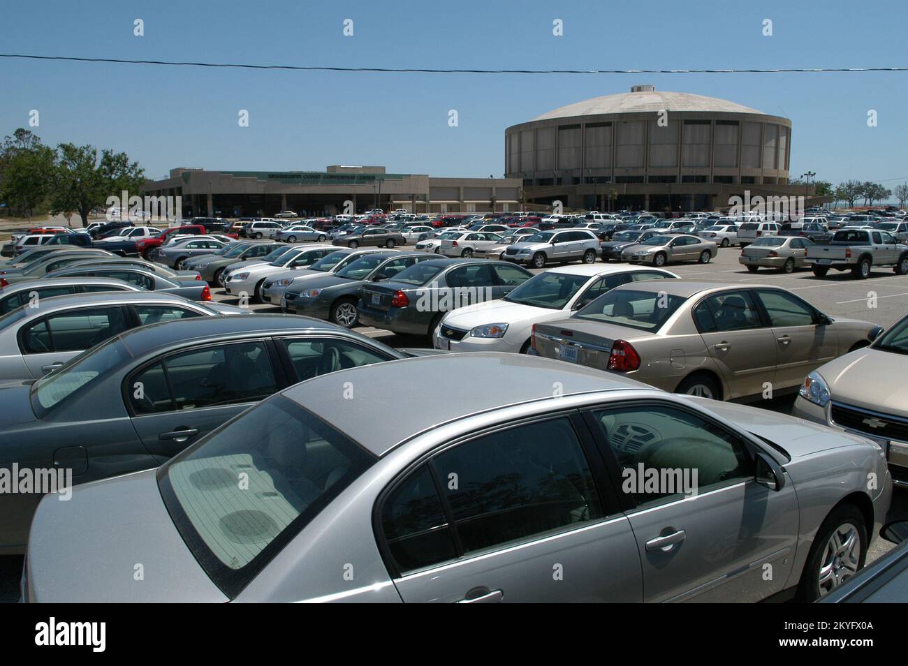 Uragano Katrina, Biloxi, signorina, 13 aprile 2006 - le automobili dell'operaio del personale di FEMA al Foto Stock