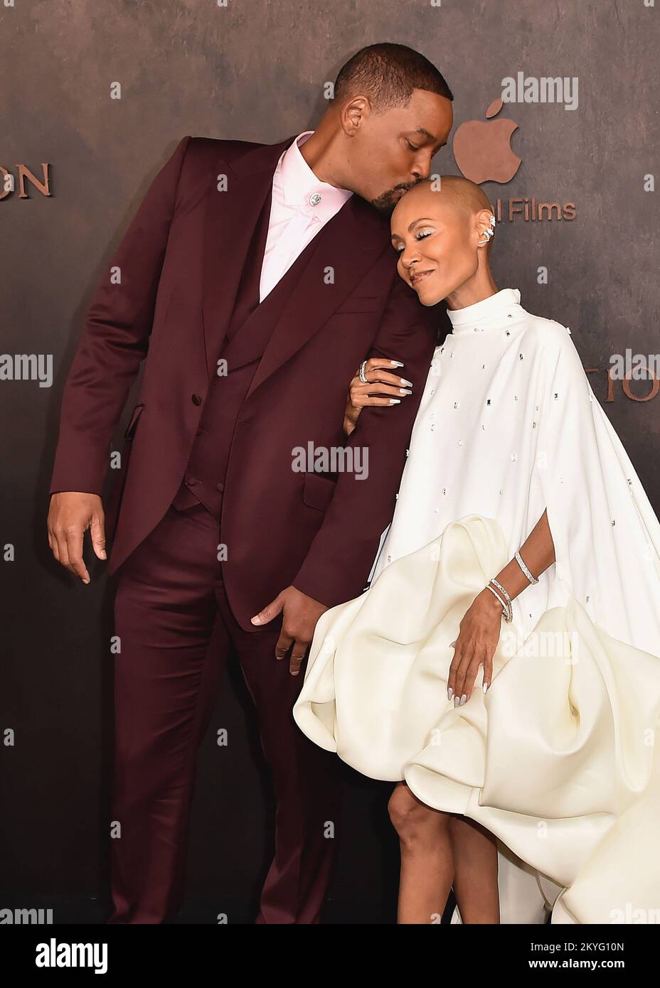 Los Angeles, Stati Uniti. 30th Nov 2022. Will Smith e Jada Pinkett Smith hanno camminato il tappeto rosso alla prima per Apple Original Films “Emancipation” al Regency Village Theatre di Los Angeles, CA il 30 novembre 2022. (Foto di Scott Kirkland/Sipa USA) Credit: Sipa USA/Alamy Live News Foto Stock