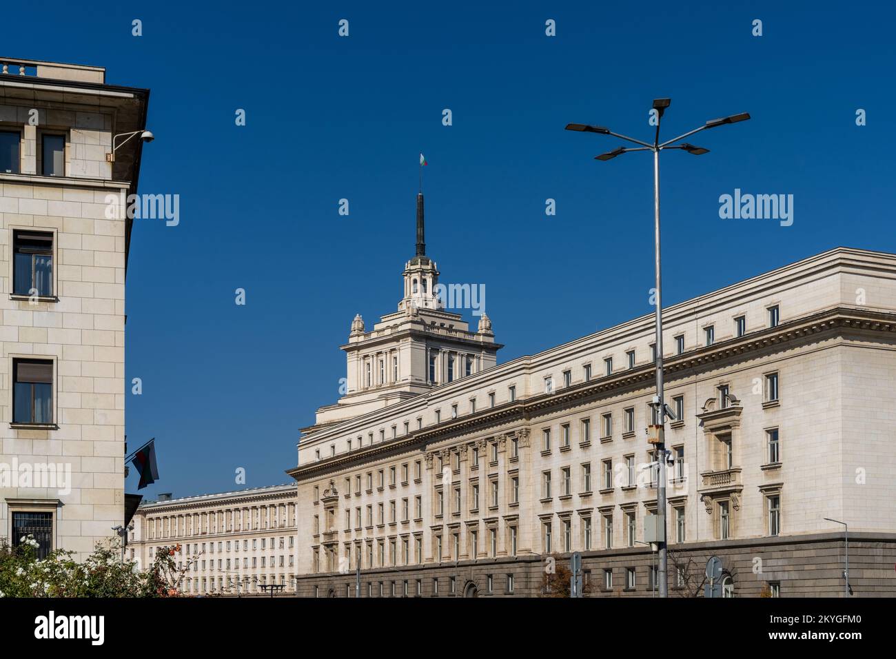 Sofia, Bulgaria - 30 ottobre, 2022: Vista del Largo e l'ex Casa del Partito nel centro di Sofia Foto Stock