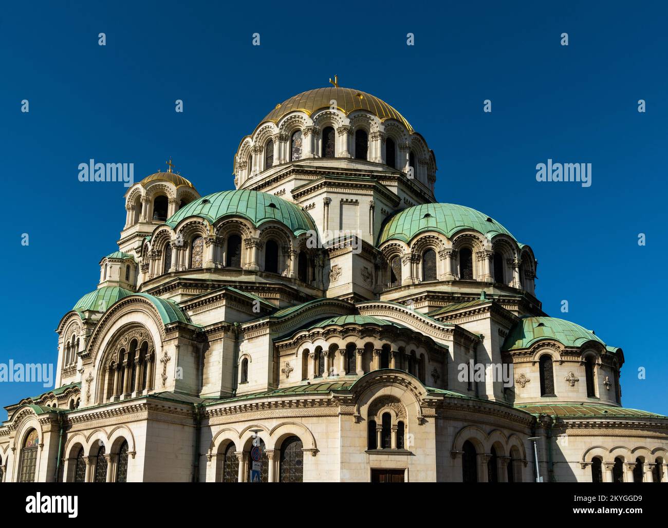 Sofia, Bulgaria - 30 ottobre, 2022: Vista della Cattedrale di San Alessandro Nevsky nel centro di Sofia Foto Stock