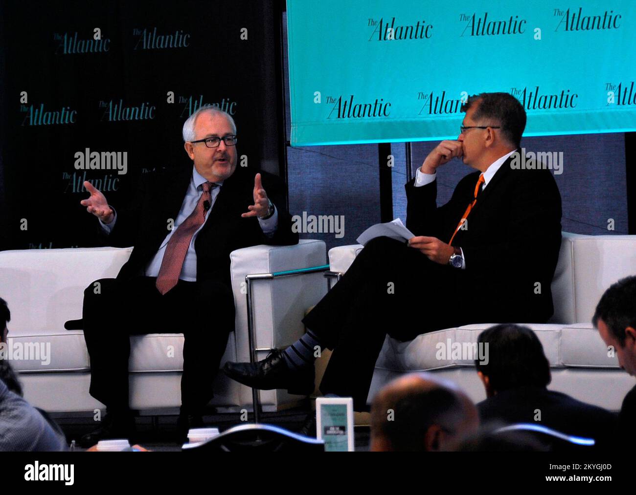 New Orleans, la., 24 agosto 2015--Steve Clemons, redattore di Washington-at-large per la rivista Atlantic, discute la gestione di emergenza con l'amministratore della FEMA Craig Fugate. La discussione è stata l'arte della rivista New Orleans: Dieci anni più tardi pannello per segnare la resilienza della città un decennio dopo l'uragano Katrina. Foto Stock