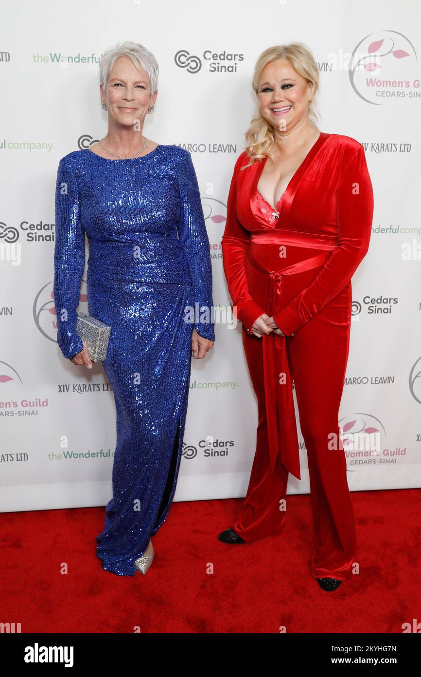 29 novembre 2022, Beverly Hills, California, Stati Uniti d'America: BEVERLY HILLS - 30 NOVEMBRE: Jamie Lee Curtis, Caroline Rhea alla Women's Guild Cedars-Sinai disco Ball al Beverly Hilton Hotel il 30 novembre 2022 a Beverly Hills, CA (Credit Image: © Nina Prommer/ZUMA Press Wire) Foto Stock