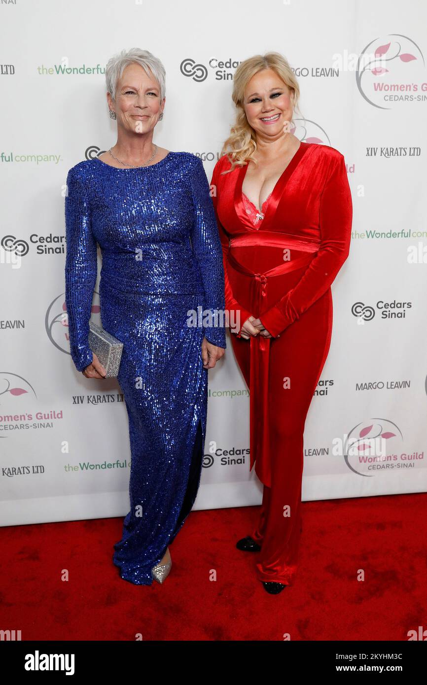29 novembre 2022, Beverly Hills, California, Stati Uniti d'America: BEVERLY HILLS - 30 NOVEMBRE: Jamie Lee Curtis, Caroline Rhea alla Women's Guild Cedars-Sinai disco Ball al Beverly Hilton Hotel il 30 novembre 2022 a Beverly Hills, CA (Credit Image: © Nina Prommer/ZUMA Press Wire) Foto Stock