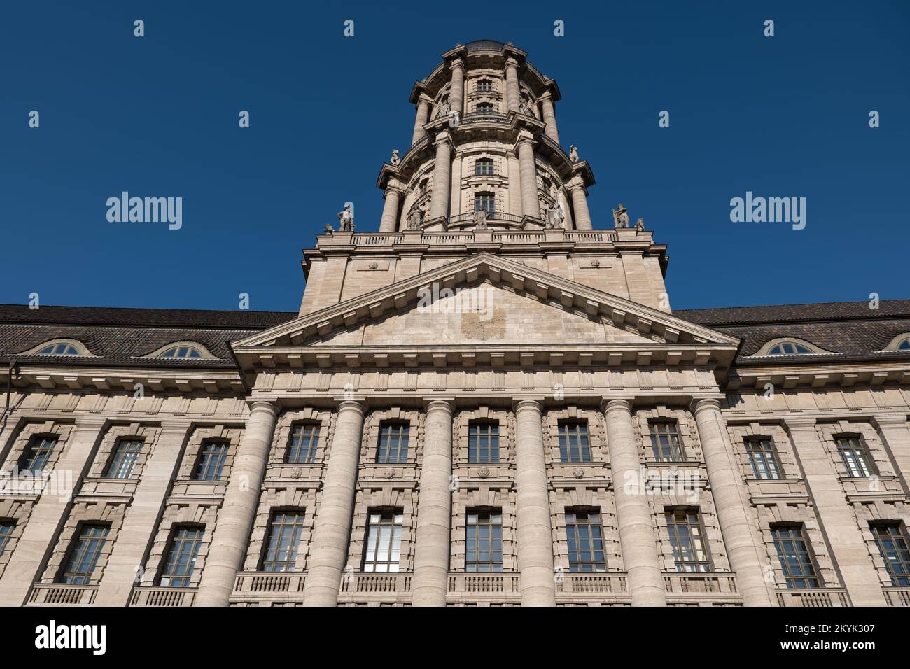 Germania, Berlino, Vecchio Municipio (Altes Stadthaus), ex edificio amministrativo progettato da Ludwig Hoffmann, attualmente utilizzato dal Senato. Foto Stock