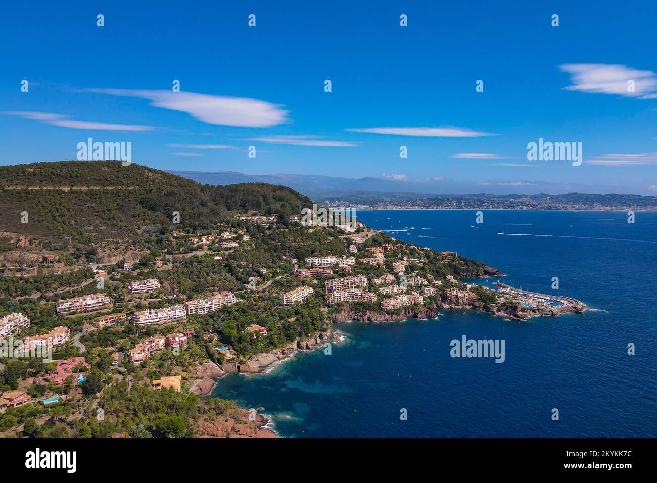 Vista panoramica aerea sulla famosa costa azzurra Foto Stock