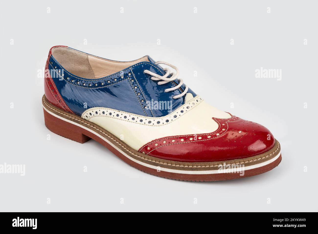 Spectator shoes immagini e fotografie stock ad alta risoluzione - Alamy