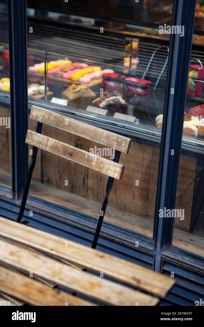Terrazza di una pasticceria francese a Parigi Foto Stock