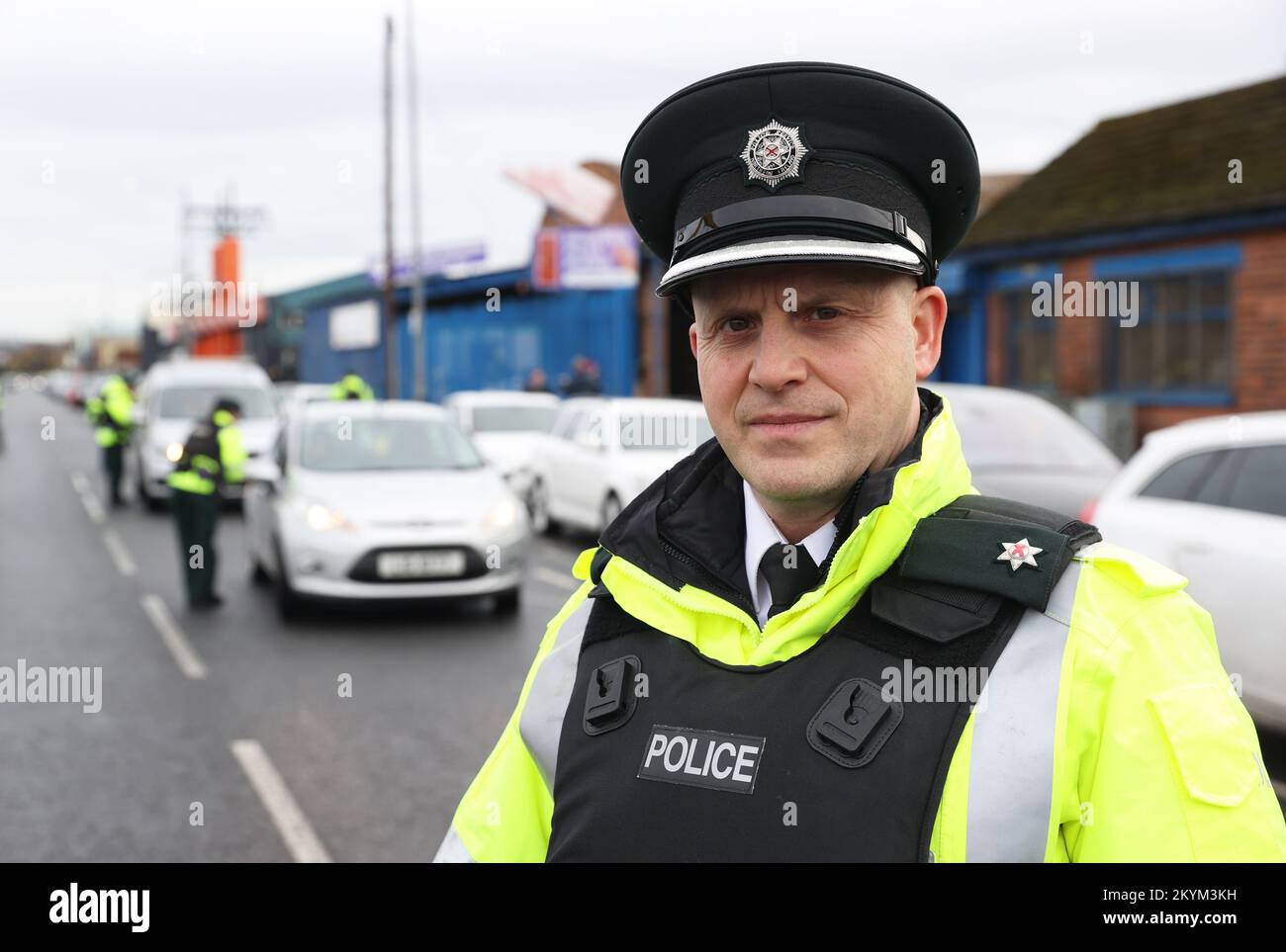 Il sovrintendente Gary Busch al lancio della polizia invernale 2022/23 anti-drink / droga guida operazione su Sydenham Road a Belfast. Data immagine: Giovedì 1 dicembre 2022. Foto Stock