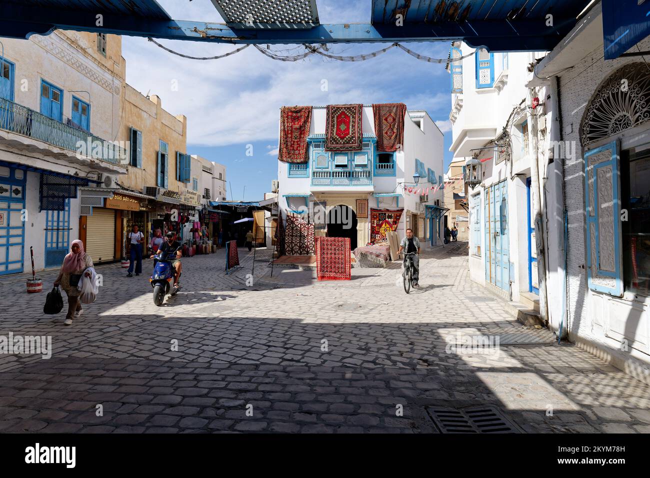 Città vecchia di Kairouan in Tunisia. Kairouan rende testimonianza unica ai primi secoli di questa civiltà e il suo sviluppo architettonico e urbano. Foto Stock