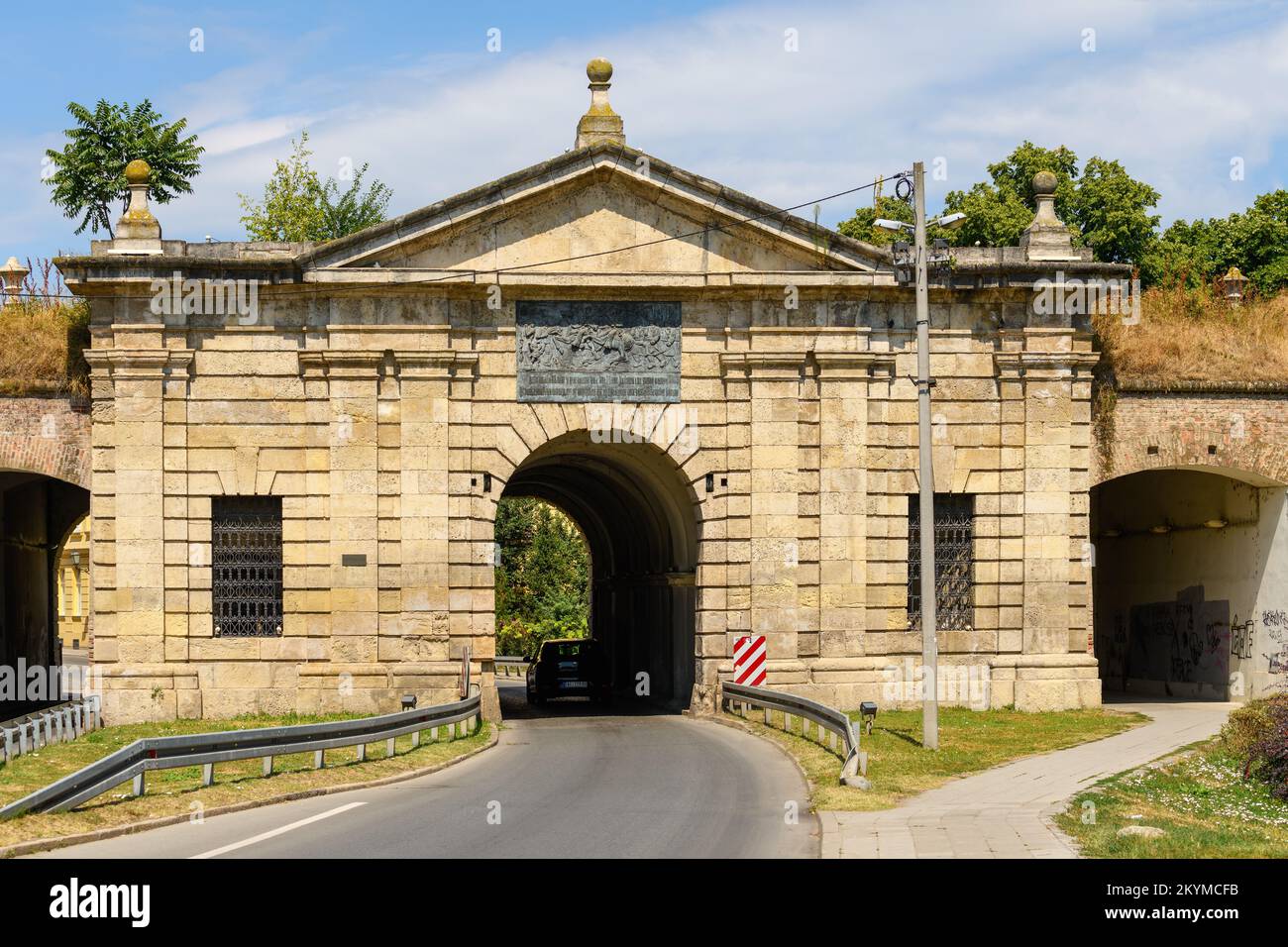 Novi Sad, Serbia - 17 luglio 2022: Porta di Belgrado (Beogradska kapija) a Petrovaradin, parte vecchia di Novi Sad Foto Stock