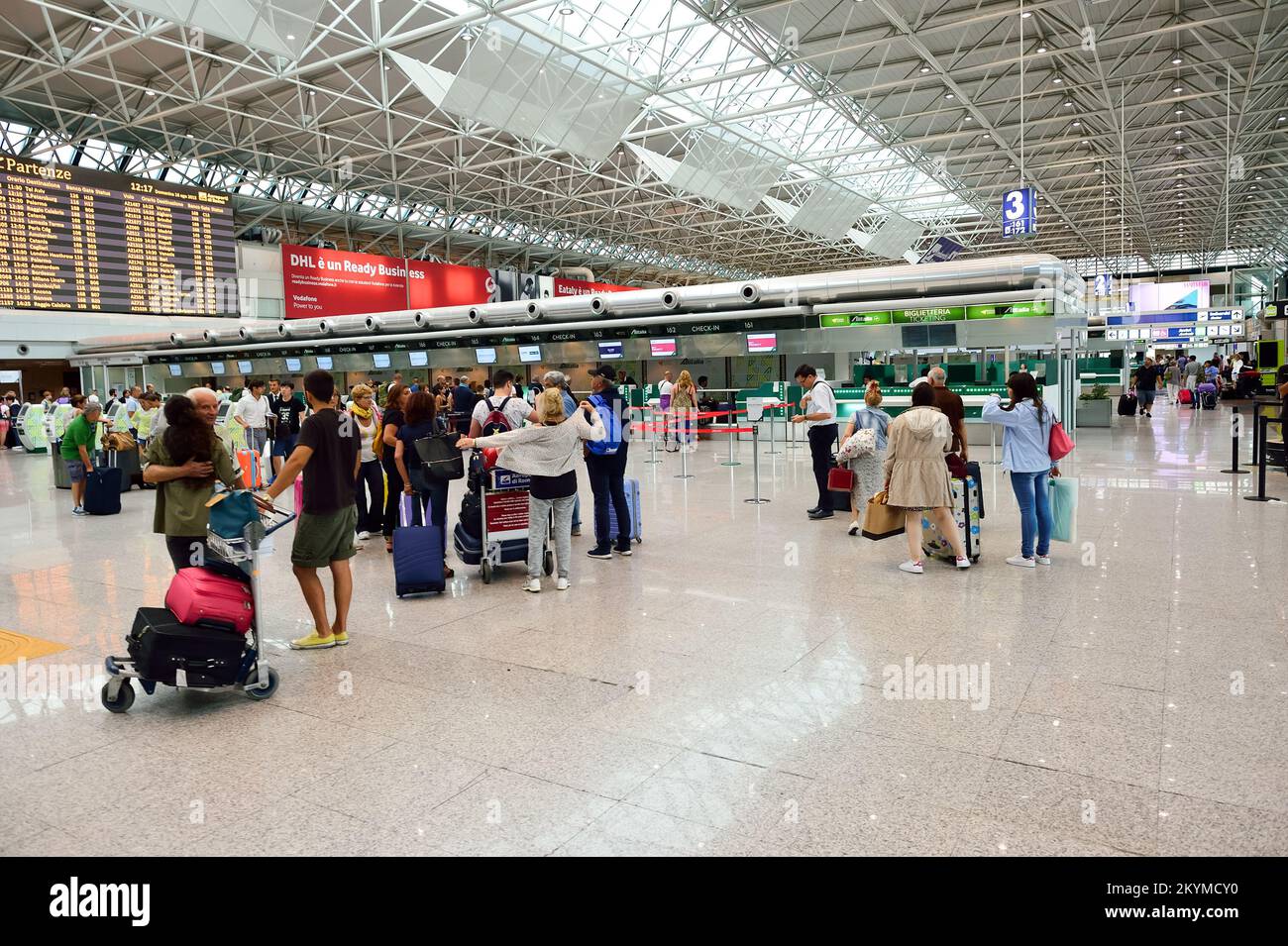 ROMA, ITALIA - 16 AGOSTO 2015: Aeroporto di Fiumicino interno. L'aeroporto internazionale Leonardo da Vinci di Fiumicino è un importante aeroporto internazionale di Roma Foto Stock