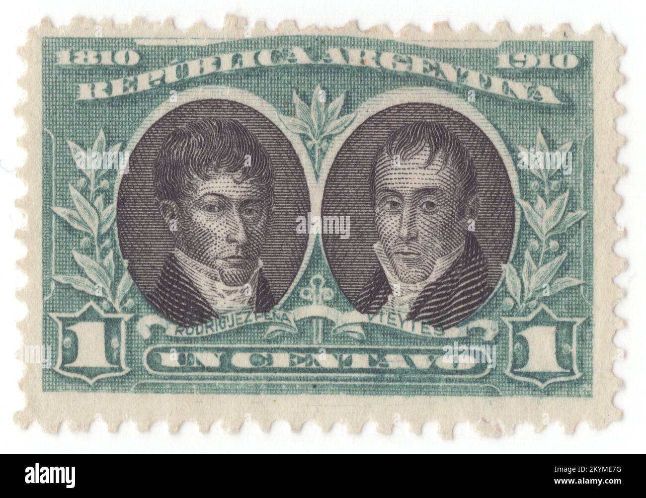 ARGENTINA - 1910 1 maggio: 1 centavo francobollo blu-verde e nero raffigurante ritratti di Nicolas Rodriguez pena e Hipolito Vieytes. Centenario della repubblica. Iscrizione "1810 1910". Nicolas Rodriguez pena era un politico, Juan Hipolito Vieytes era un commerciante e un soldato. La Rivoluzione di Maggio cacciò il viceré. Altre forme di governo, come una monarchia costituzionale o una reggenza sono state brevemente prese in considerazione. Anche il vicereame fu rinominato, e divenne nominalmente le Province unite della Río de la Plata Foto Stock