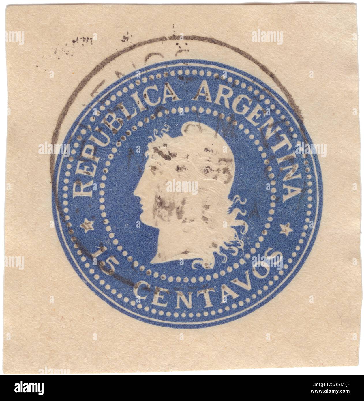 ARGENTINA - 1901: Un frammento di busta originale con prestampata 15 centavos blu intenso timbro ufficiale raffigurante Liberty Head. Libertas è la dea romana e personificazione della libertà. Divenne una figura politicizzata nella tarda Repubblica, apparsa sulle monete a sostegno della fazione populares, e più tardi quelle degli assassini di Giulio Cesare. Tuttavia, a volte compare su monete del periodo imperiale, come le monete "libertà del popolo" di Galba durante il suo breve regno dopo la morte di Nerone. Di solito è raffigurata con due accoutremements: La verga e il morbido pileo Foto Stock ARGENTINA - 1901: Un frammento di busta originale con prestampata 15 centavos blu intenso timbro ufficiale raffigurante Liberty Head. Libertas è la dea romana e personificazione della libertà. Divenne una figura politicizzata nella tarda Repubblica, apparsa sulle monete a sostegno della fazione populares, e più tardi quelle degli assassini di Giulio Cesare. Tuttavia, a volte compare su monete del periodo imperiale, come le monete "libertà del popolo" di Galba durante il suo breve regno dopo la morte di Nerone. Di solito è raffigurata con due accoutremements: La verga e il morbido pileo Foto Stock