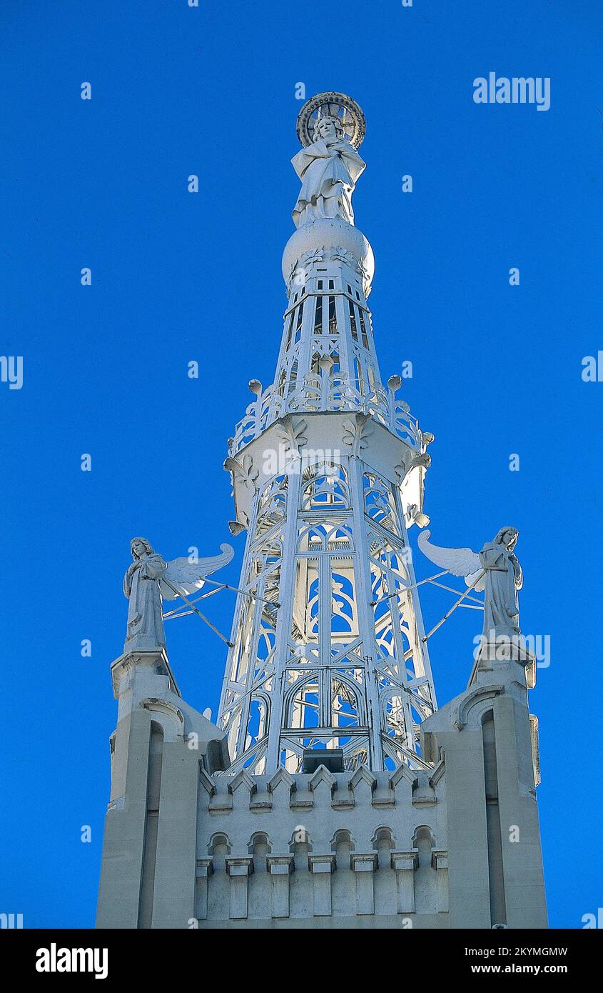 AGUJA EN HIERRO - REMATE DE LA TORRE DE LA IGLESIA DE LA PURISSIMA CONCEPCION - 1902 - NEOGOTICO ESPAÑOL CON ELEMENTOS MODERNISTAS. AUTORE: JIMENEZ CORERA E / CARRASCO J. LOCALITÀ: IGLESIA DE LA CONCEPCION. MADRID. SPAGNA. Foto Stock