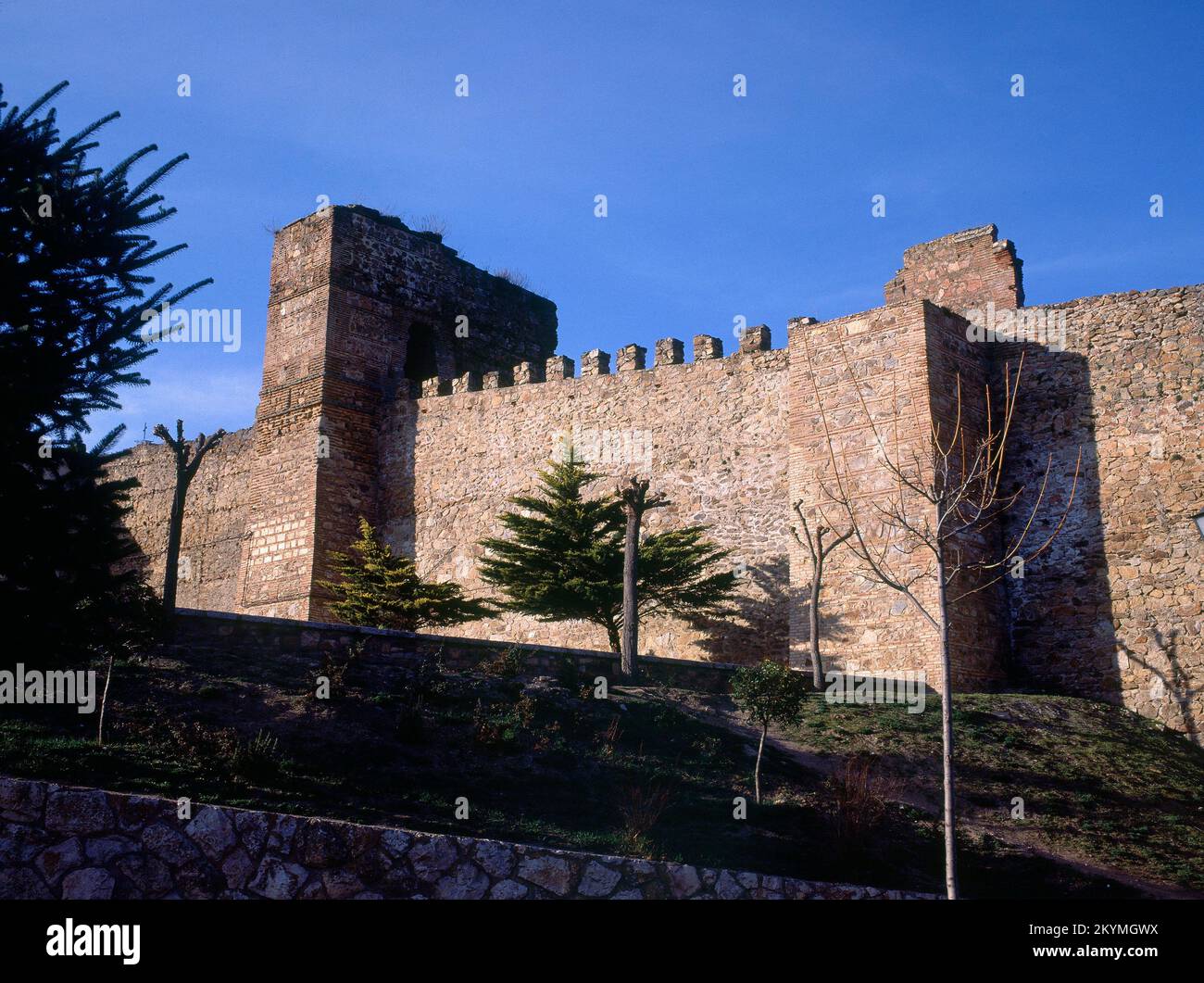 MURALLAS-COMENZADAS EN EL S XI AUNQUE CON MODIFICACIONES HASTA EL S XV - FOTO AÑOS 90. LOCALITÀ: CASTILLO / RECINTO AMURALLADO. BUITRAGO DEL LOZOYA. MADRID. SPAGNA. Foto Stock