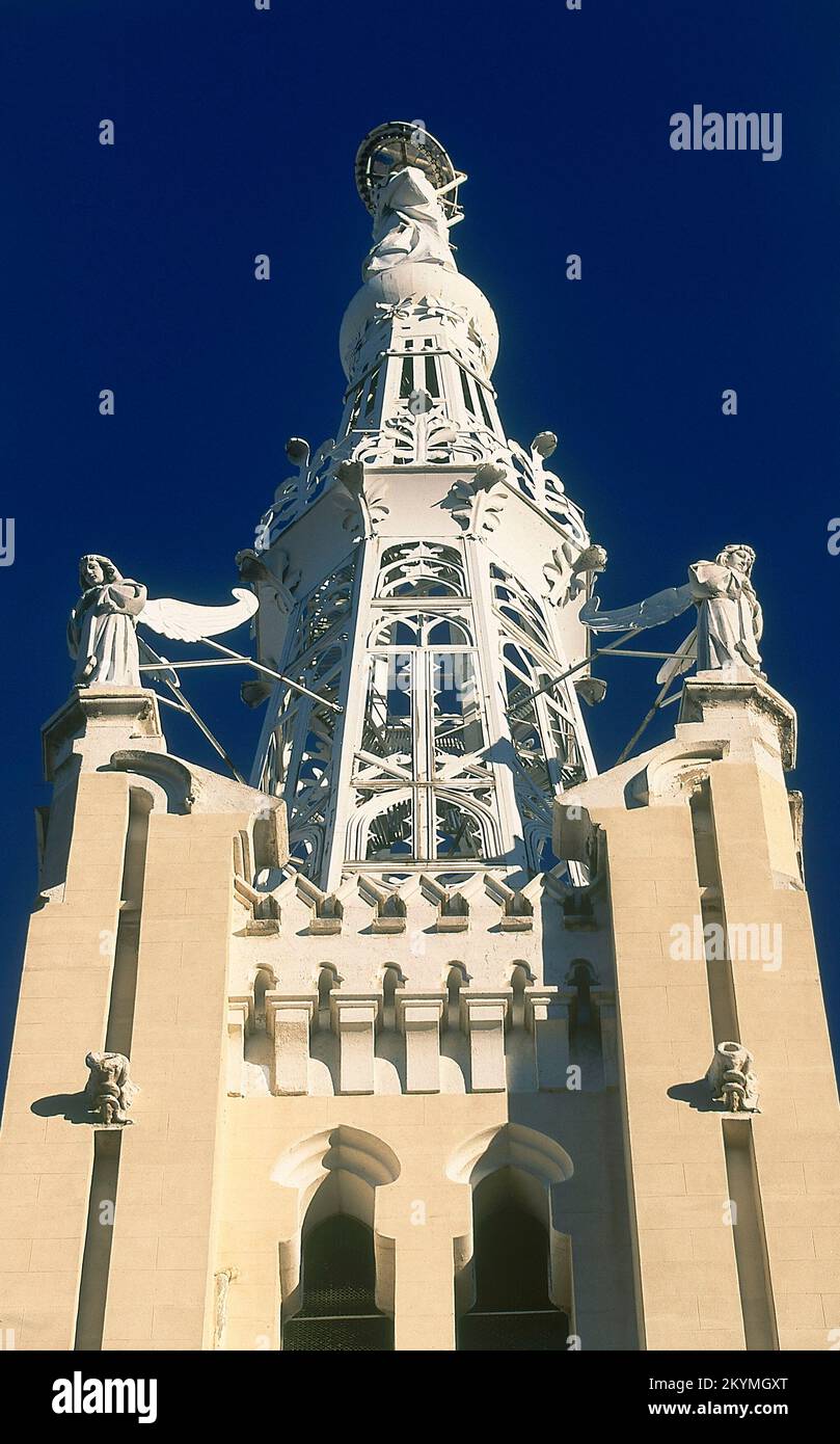 REMATE DE LA IGLESIA DE LA PURISSIMA CONCEPCION - 1902 - NEOGOTICO ESPAÑOL CON ELEMENTOS MODERNISTAS. AUTORE: JIMENEZ CORERA E / CARRASCO J. LOCALITÀ: IGLESIA DE LA CONCEPCION. MADRID. SPAGNA. Foto Stock