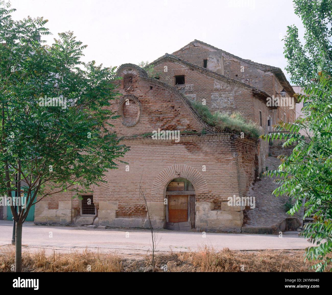 LA CARTUJA DE TALAMANCA DEL JARAMA EDIFICIO CONSTRUIDO EN LADRILLO CON REMATE MIXTILINEO - SIGLO XVIII - FOTO AÑOS 00. Località: CARTUJA. TALAMANCA DEL JARAMA. MADRID. SPAGNA. Foto Stock