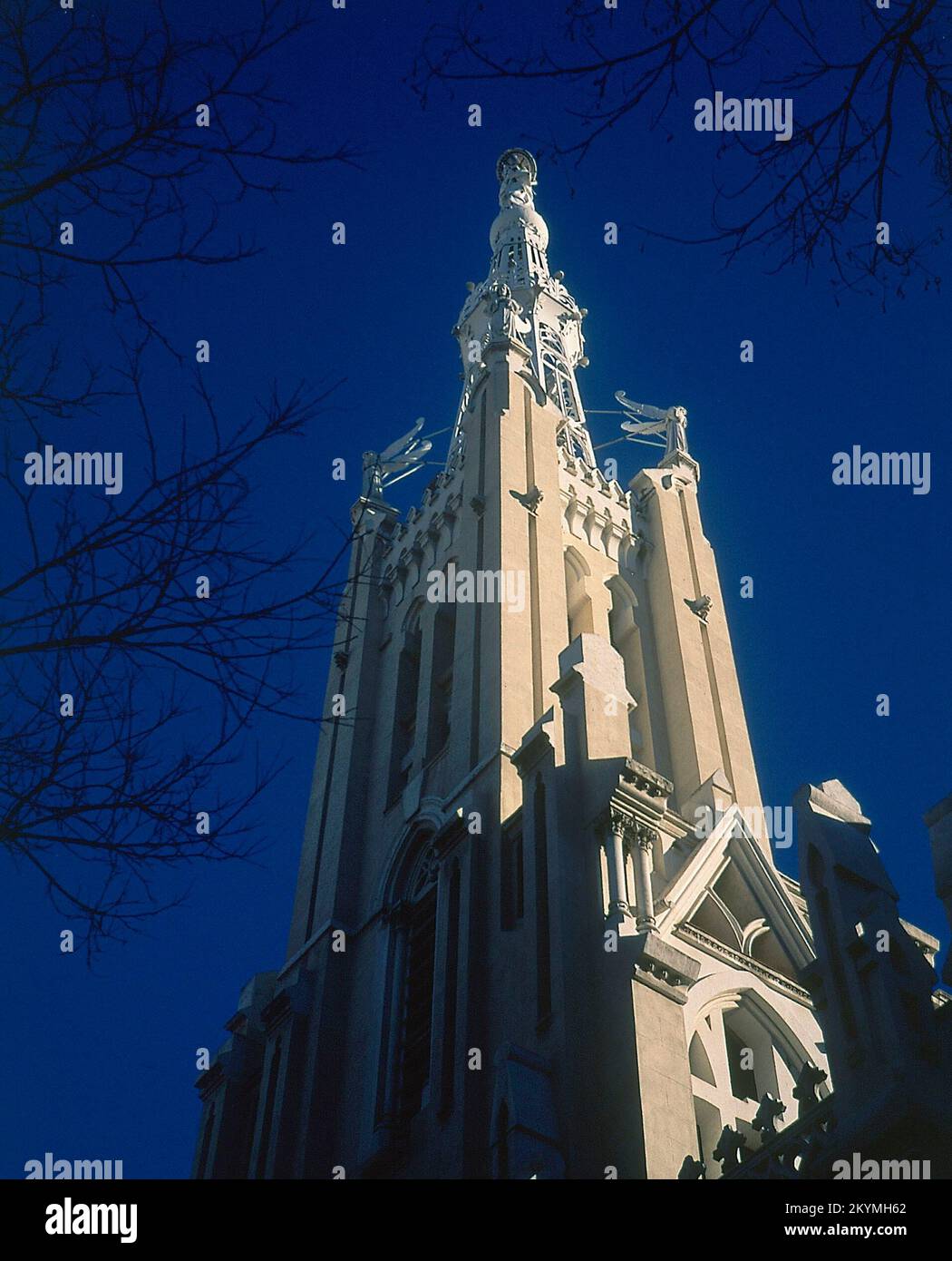 TORRE DE LA IGLESIA DE LA PURISSIMA CONCEPCION - 1902 - NEOGOTICO ESPAÑOL CON ELEMENTOS MODERNISTAS. AUTORE: JIMENEZ CORERA E / CARRASCO J. LOCALITÀ: IGLESIA DE LA CONCEPCION. MADRID. SPAGNA. Foto Stock